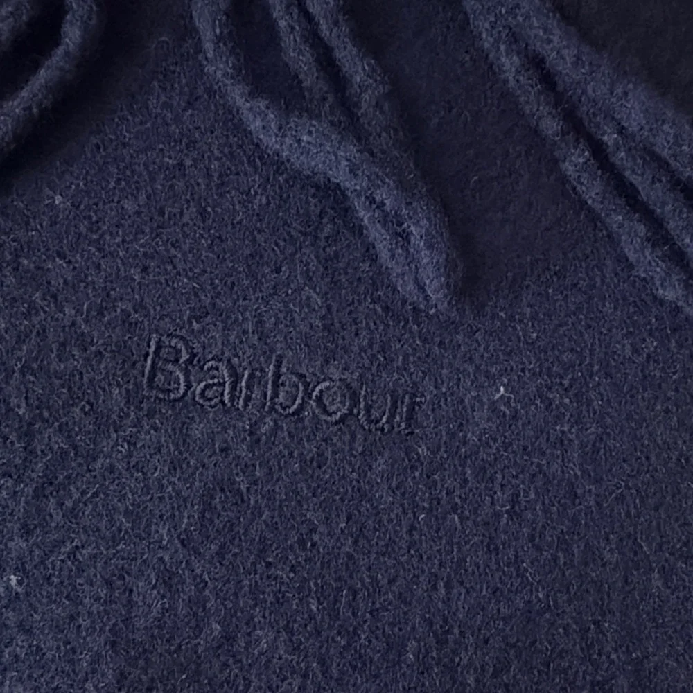 Barbour 100% Lamb Wool Navy Blue Fringed‎ Scarf
